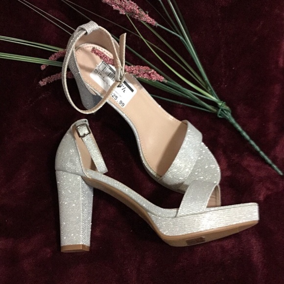 ❤️NEW 🖤TOP MODA “Bliss” 🖤SILVER SPARKLE HEELS - Picture 2 of 6